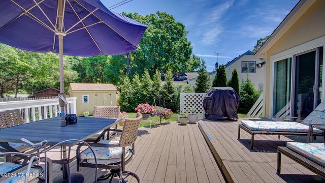 25 Lake Avenue, Helmetta, NJ 08828