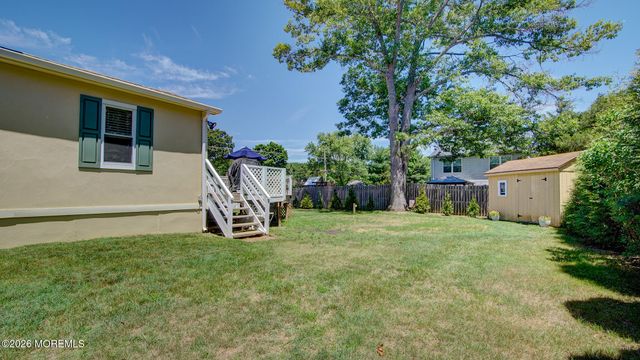 25 Lake Avenue, Helmetta, NJ 08828