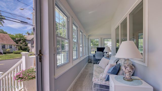 25 Lake Avenue, Helmetta, NJ 08828