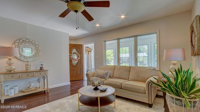 25 Lake Avenue, Helmetta, NJ 08828