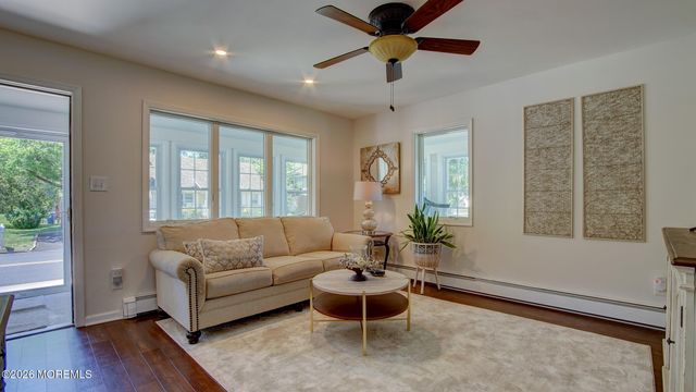 25 Lake Avenue, Helmetta, NJ 08828
