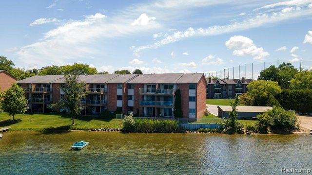 1974 Klingensmith Road 4, Bloomfield Charter Township, MI 48302