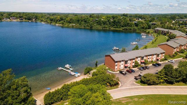 1974 Klingensmith Road 4, Bloomfield Charter Township, MI 48302