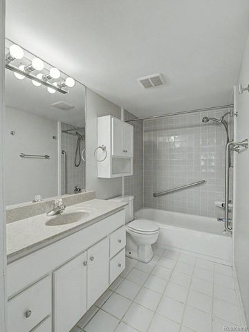 1974 Klingensmith Road 4, Bloomfield Charter Township, MI 48302