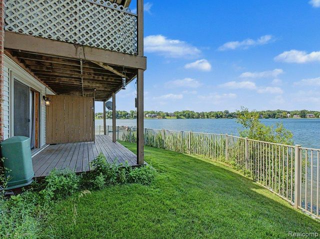 1974 Klingensmith Road 4, Bloomfield Charter Township, MI 48302