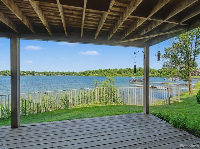 1974 Klingensmith Road 4, Bloomfield Charter Township, MI 48302
