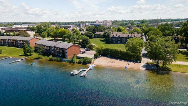 1974 Klingensmith Road 4, Bloomfield Charter Township, MI 48302
