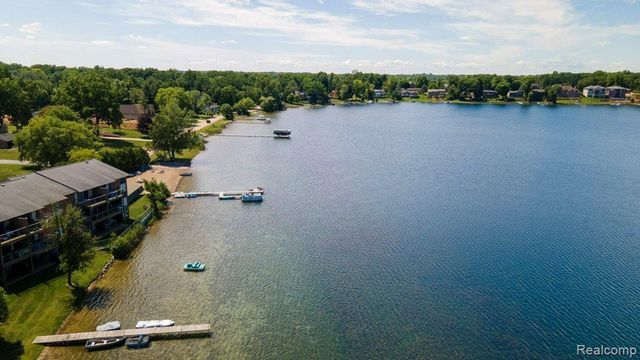 1974 Klingensmith Road 4, Bloomfield Charter Township, MI 48302