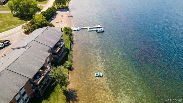 1974 Klingensmith Road 4, Bloomfield Charter Township, MI 48302
