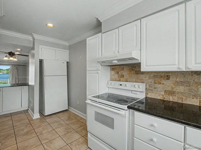 1974 Klingensmith Road 4, Bloomfield Charter Township, MI 48302