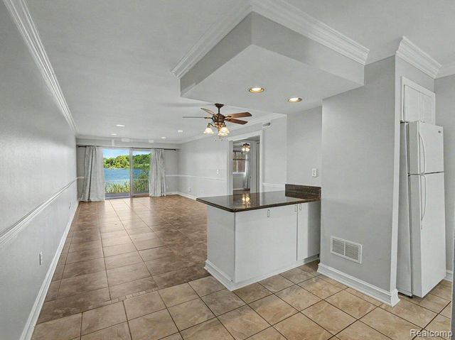 1974 Klingensmith Road 4, Bloomfield Charter Township, MI 48302