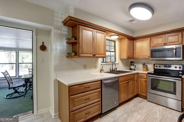 22 Hidden Lake Court, Savannah, GA 31419