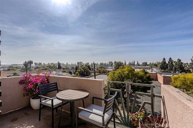 450 E 4th Street 423, Santa Ana, CA 92701