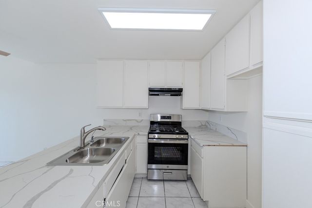 450 E 4th Street 423, Santa Ana, CA 92701