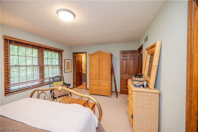 548 Squirrel Hill Drive, Youngstown, OH 44512