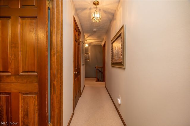 548 Squirrel Hill Drive, Youngstown, OH 44512