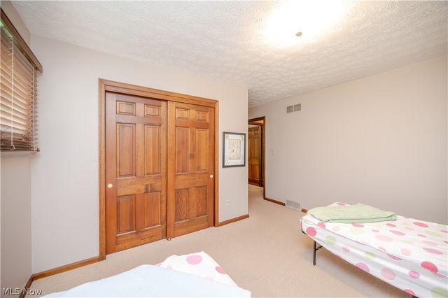 548 Squirrel Hill Drive, Youngstown, OH 44512