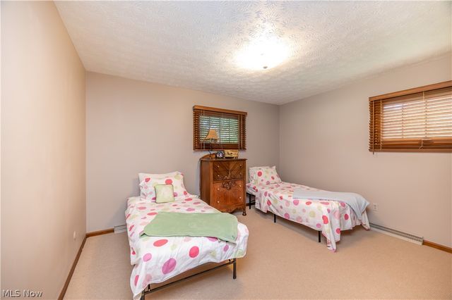 548 Squirrel Hill Drive, Youngstown, OH 44512