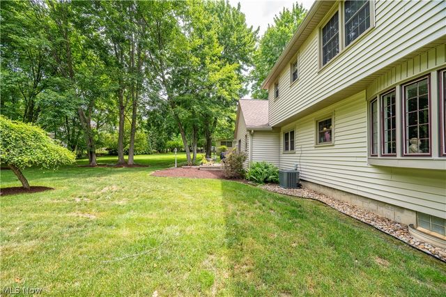 548 Squirrel Hill Drive, Youngstown, OH 44512