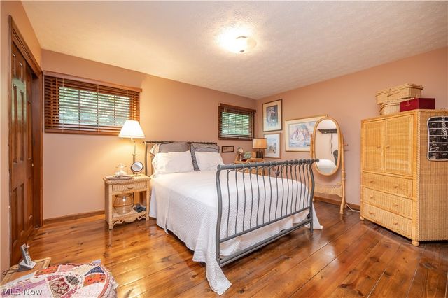 548 Squirrel Hill Drive, Youngstown, OH 44512