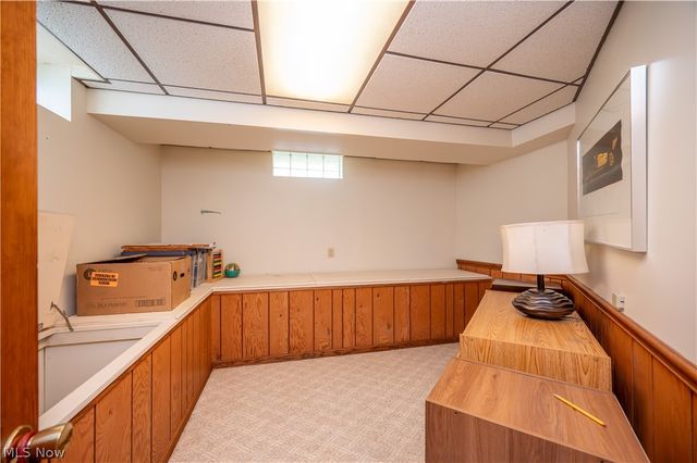 548 Squirrel Hill Drive, Youngstown, OH 44512