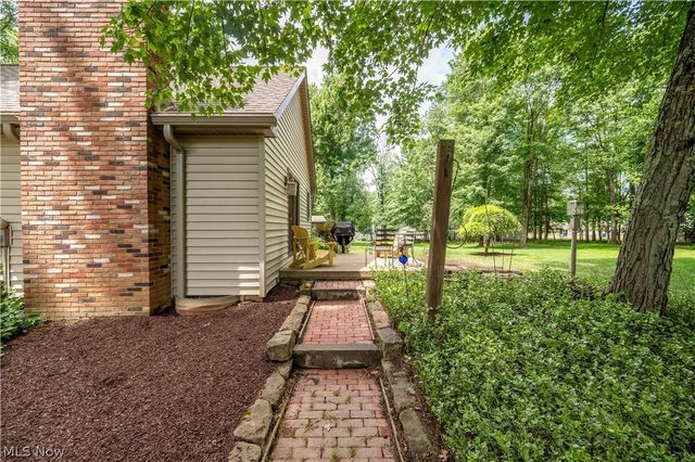 548 Squirrel Hill Drive, Youngstown, OH 44512