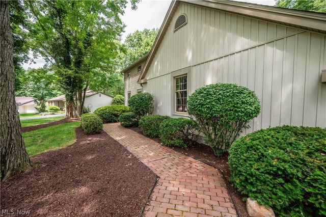 548 Squirrel Hill Drive, Youngstown, OH 44512