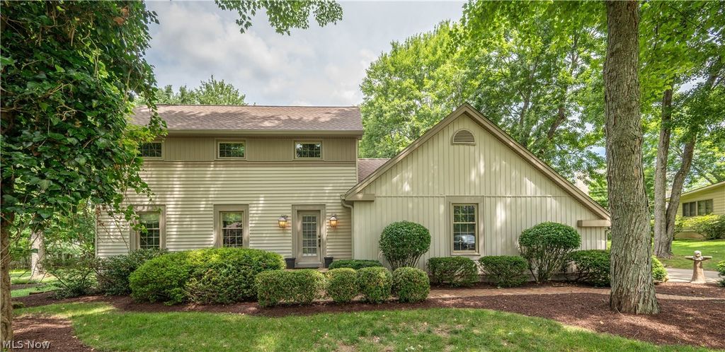 548 Squirrel Hill Drive, Youngstown, OH 44512