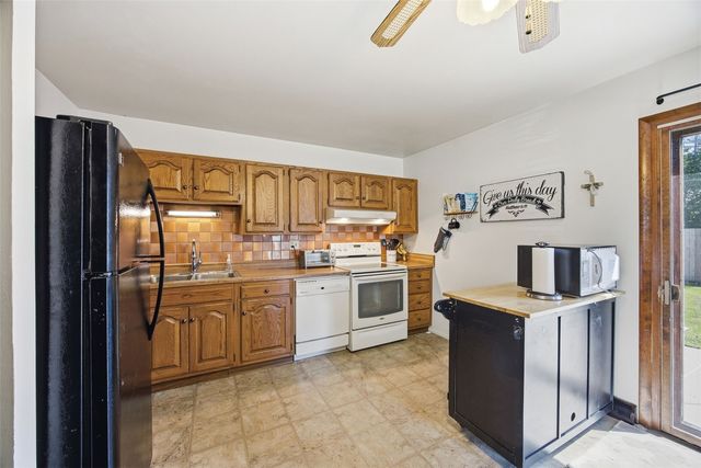 425 Elder Lane NW, Cedar Rapids, IA 52405