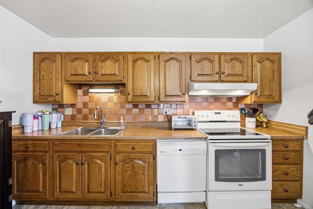 425 Elder Lane NW, Cedar Rapids, IA 52405