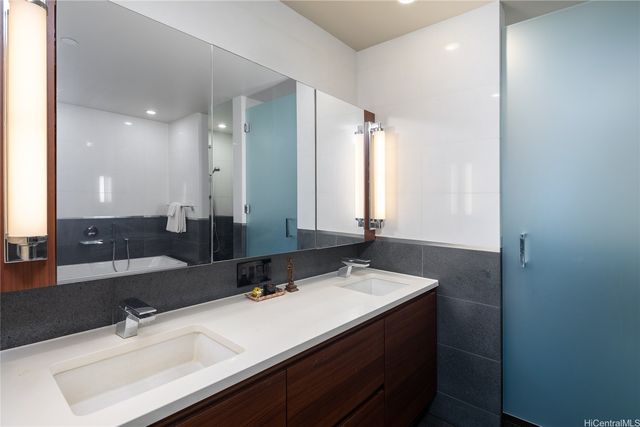 1108 Auahi Street 1502, Honolulu, HI 96814