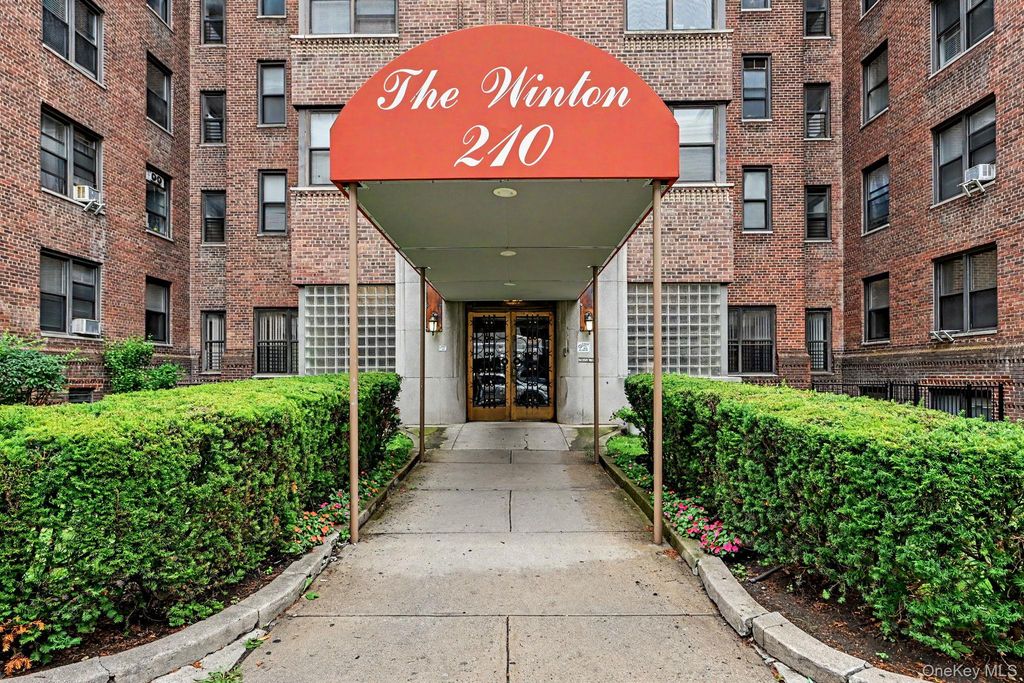 210 Martine Avenue 5K, White Plains, NY 10601 — photo 2