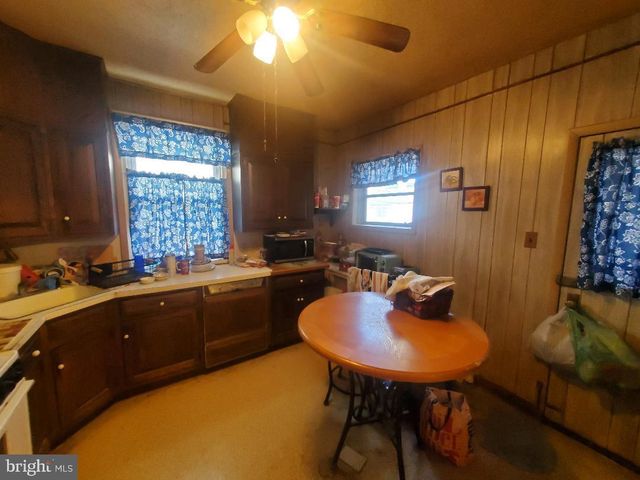 207 AVON RD, Upper Darby, PA 19082