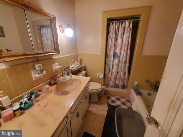 207 AVON RD, Upper Darby, PA 19082