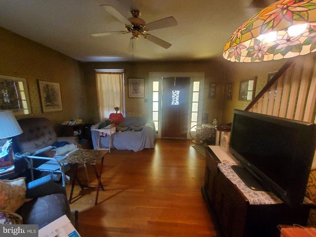 207 AVON RD, Upper Darby, PA 19082