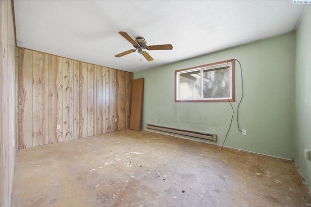 91011 N Yakima River Dr., West Richland, WA 99353