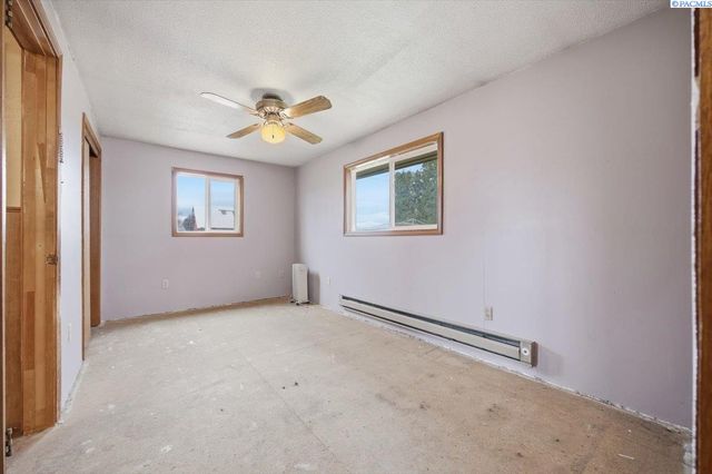 91011 N Yakima River Dr., West Richland, WA 99353