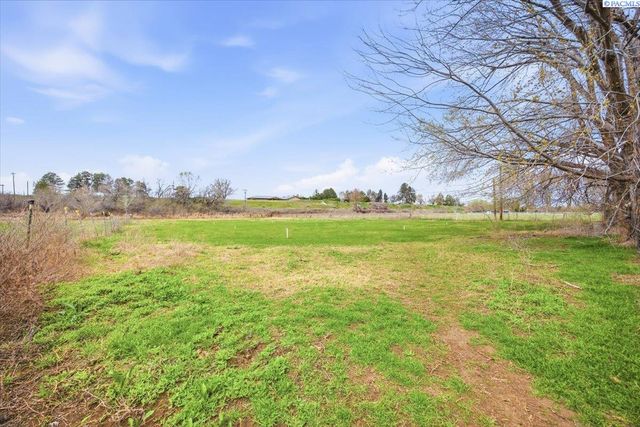 91011 N Yakima River Dr., West Richland, WA 99353