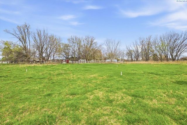 91011 N Yakima River Dr., West Richland, WA 99353