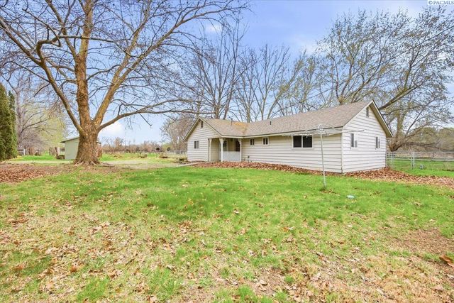 91011 N Yakima River Dr., West Richland, WA 99353