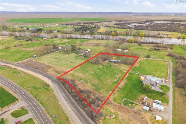 91011 N Yakima River Dr., West Richland, WA 99353