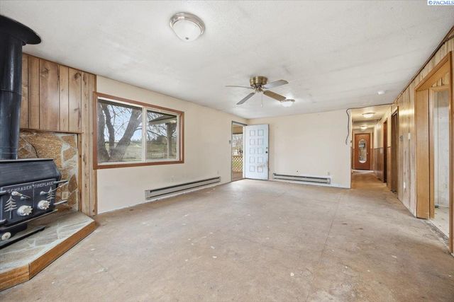 91011 N Yakima River Dr., West Richland, WA 99353