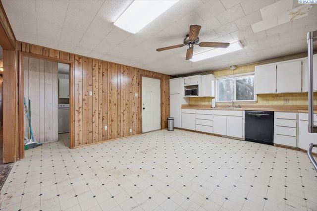 91011 N Yakima River Dr., West Richland, WA 99353