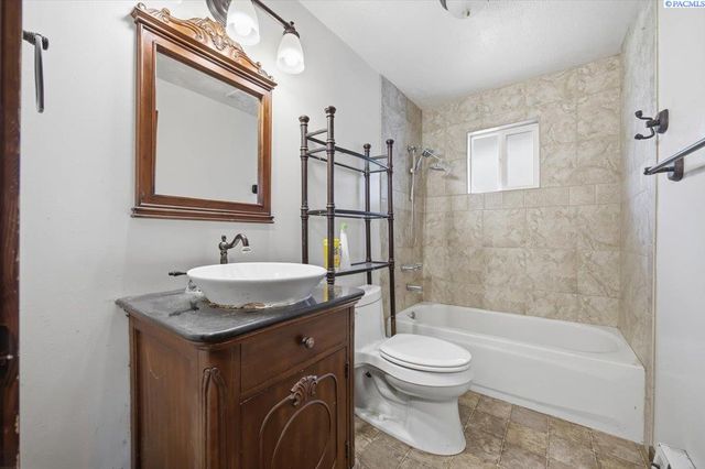 91011 N Yakima River Dr., West Richland, WA 99353