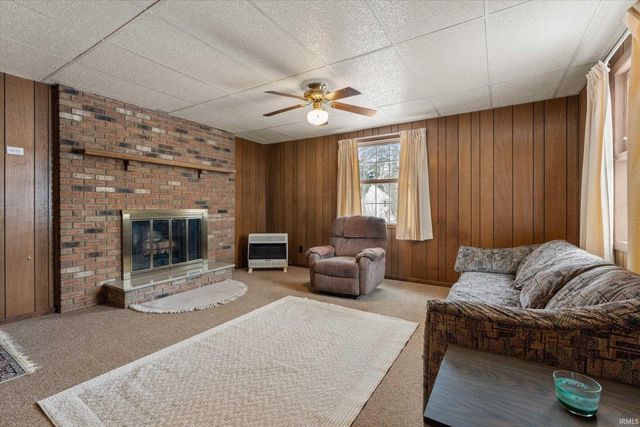 1225 Manchester Drive, South Bend, IN 46615