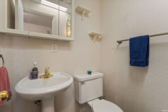 1225 Manchester Drive, South Bend, IN 46615