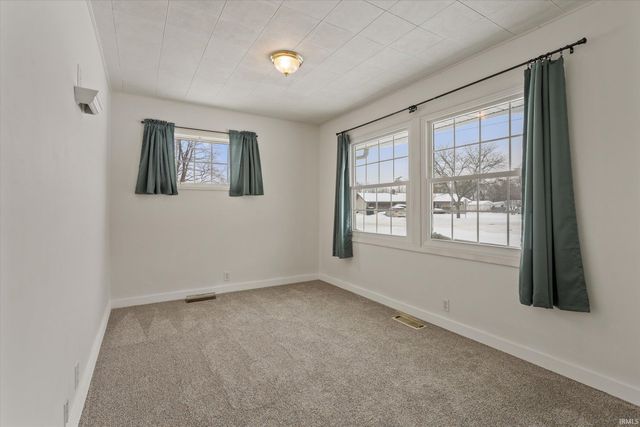 1225 Manchester Drive, South Bend, IN 46615