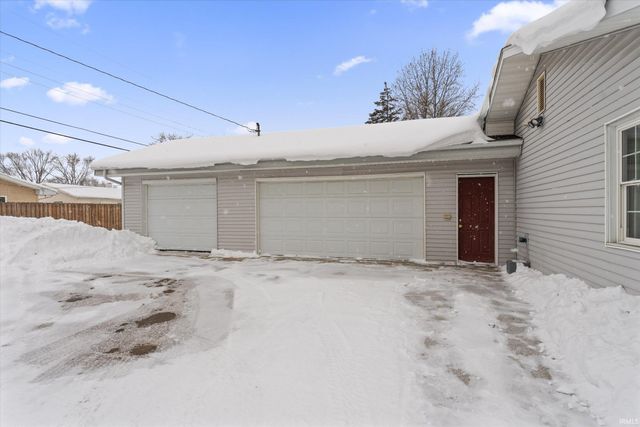 1225 Manchester Drive, South Bend, IN 46615