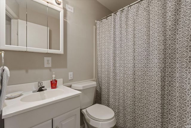 1225 Manchester Drive, South Bend, IN 46615