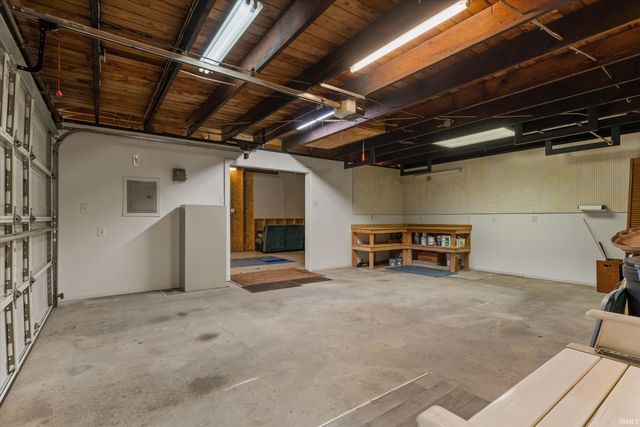 1225 Manchester Drive, South Bend, IN 46615